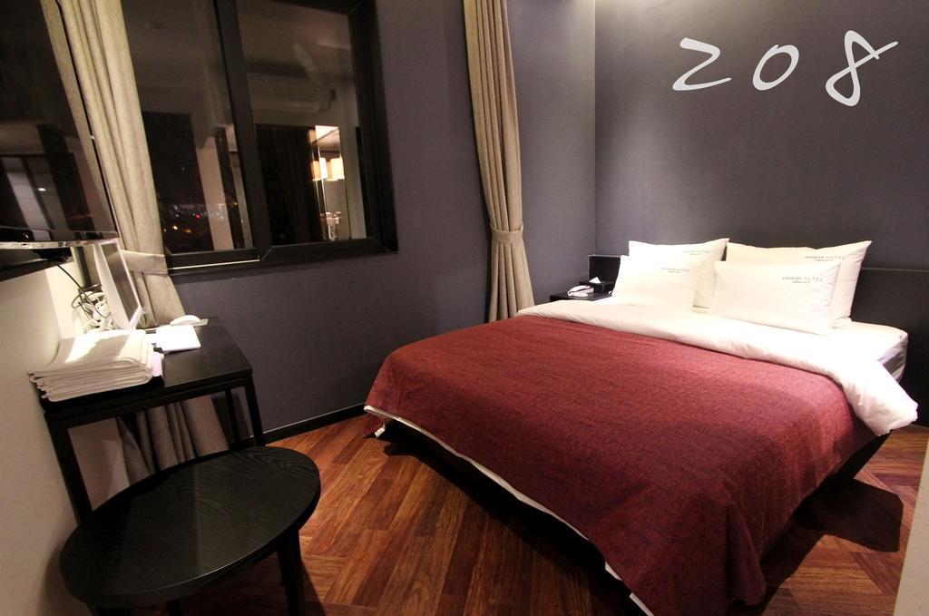 2 Heaven Hotel Lotte Waterpark Gimhae Екстер'єр фото