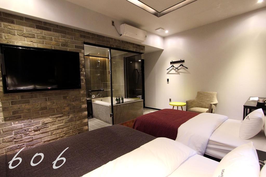 2 Heaven Hotel Lotte Waterpark Gimhae Екстер'єр фото
