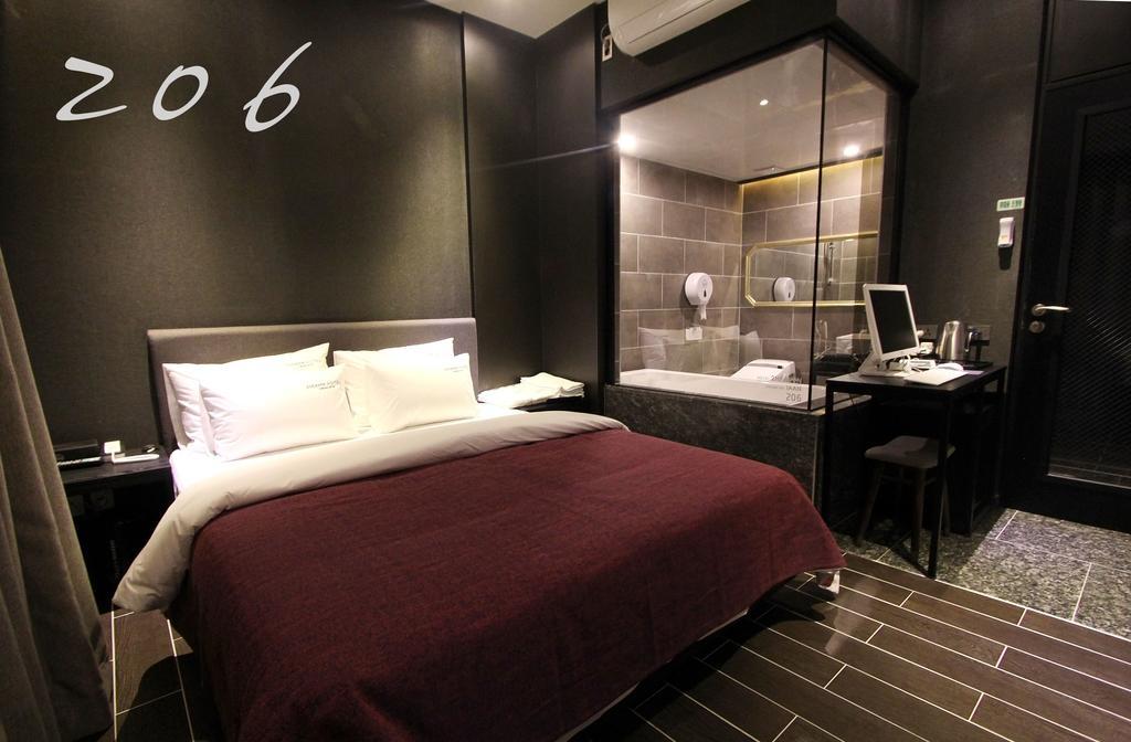 2 Heaven Hotel Lotte Waterpark Gimhae Екстер'єр фото