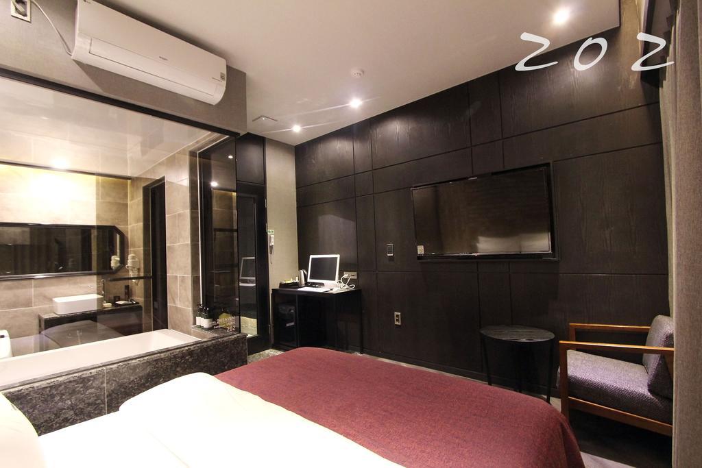 2 Heaven Hotel Lotte Waterpark Gimhae Екстер'єр фото