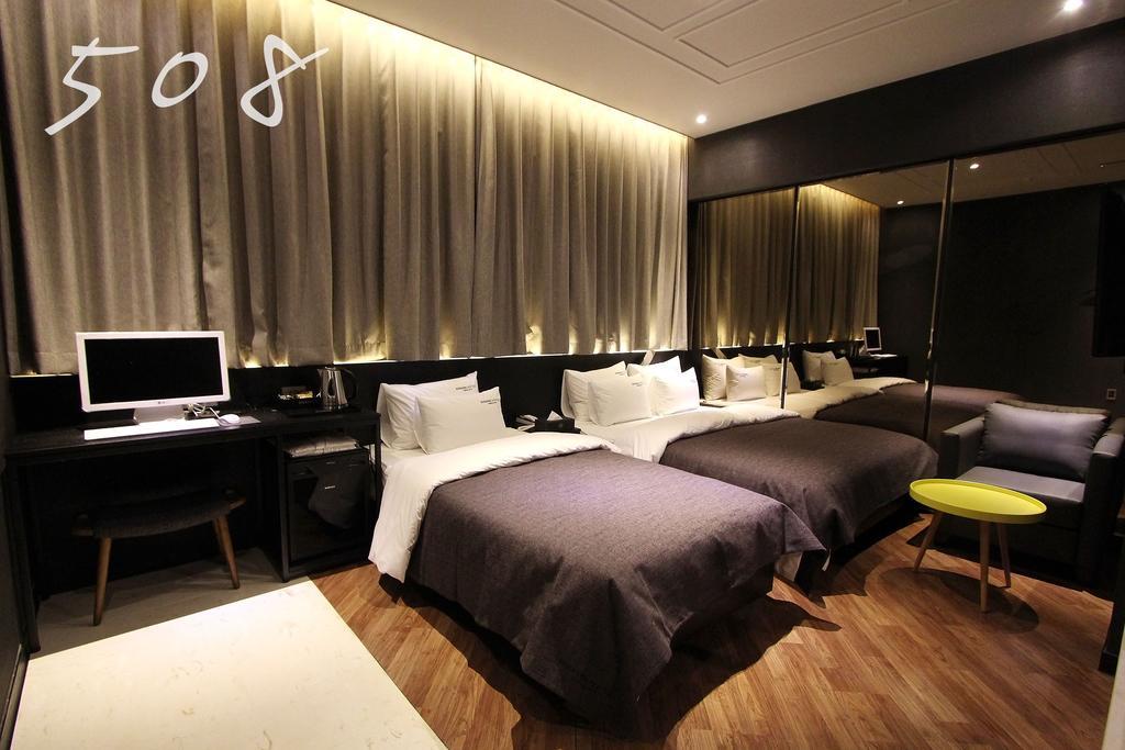 2 Heaven Hotel Lotte Waterpark Gimhae Екстер'єр фото