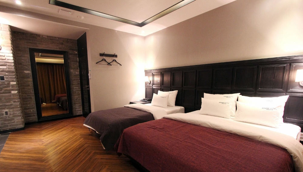 2 Heaven Hotel Lotte Waterpark Gimhae Екстер'єр фото