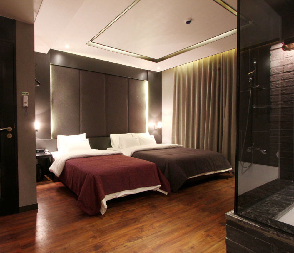 2 Heaven Hotel Lotte Waterpark Gimhae Екстер'єр фото