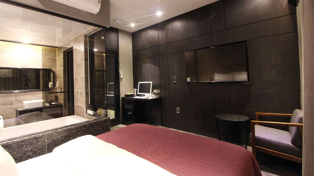2 Heaven Hotel Lotte Waterpark Gimhae Екстер'єр фото
