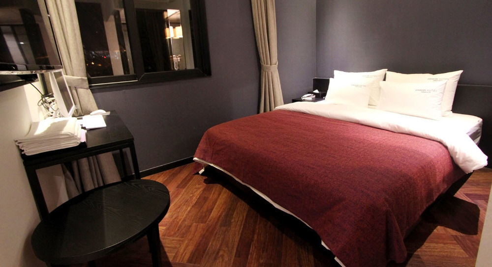 2 Heaven Hotel Lotte Waterpark Gimhae Екстер'єр фото