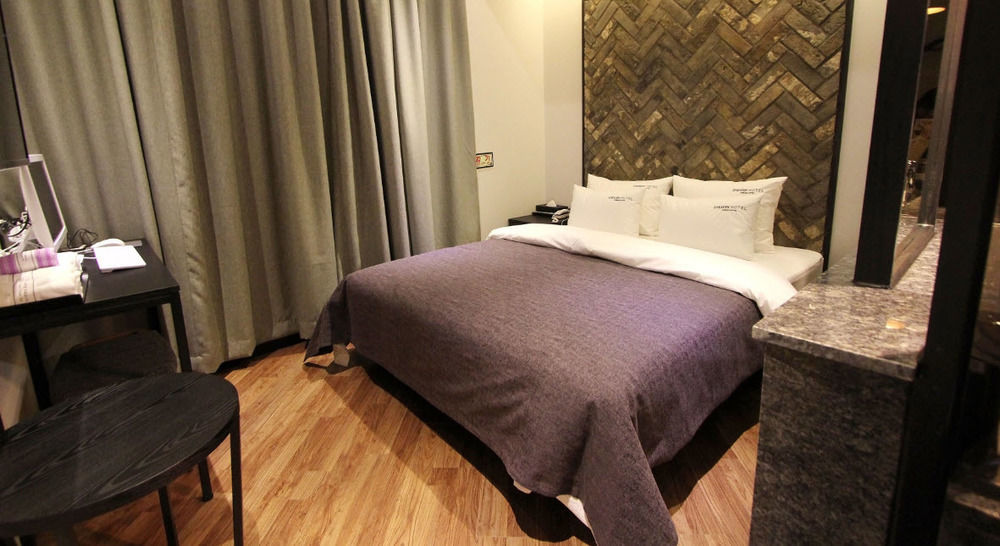 2 Heaven Hotel Lotte Waterpark Gimhae Екстер'єр фото