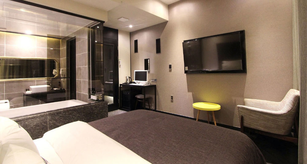 2 Heaven Hotel Lotte Waterpark Gimhae Екстер'єр фото